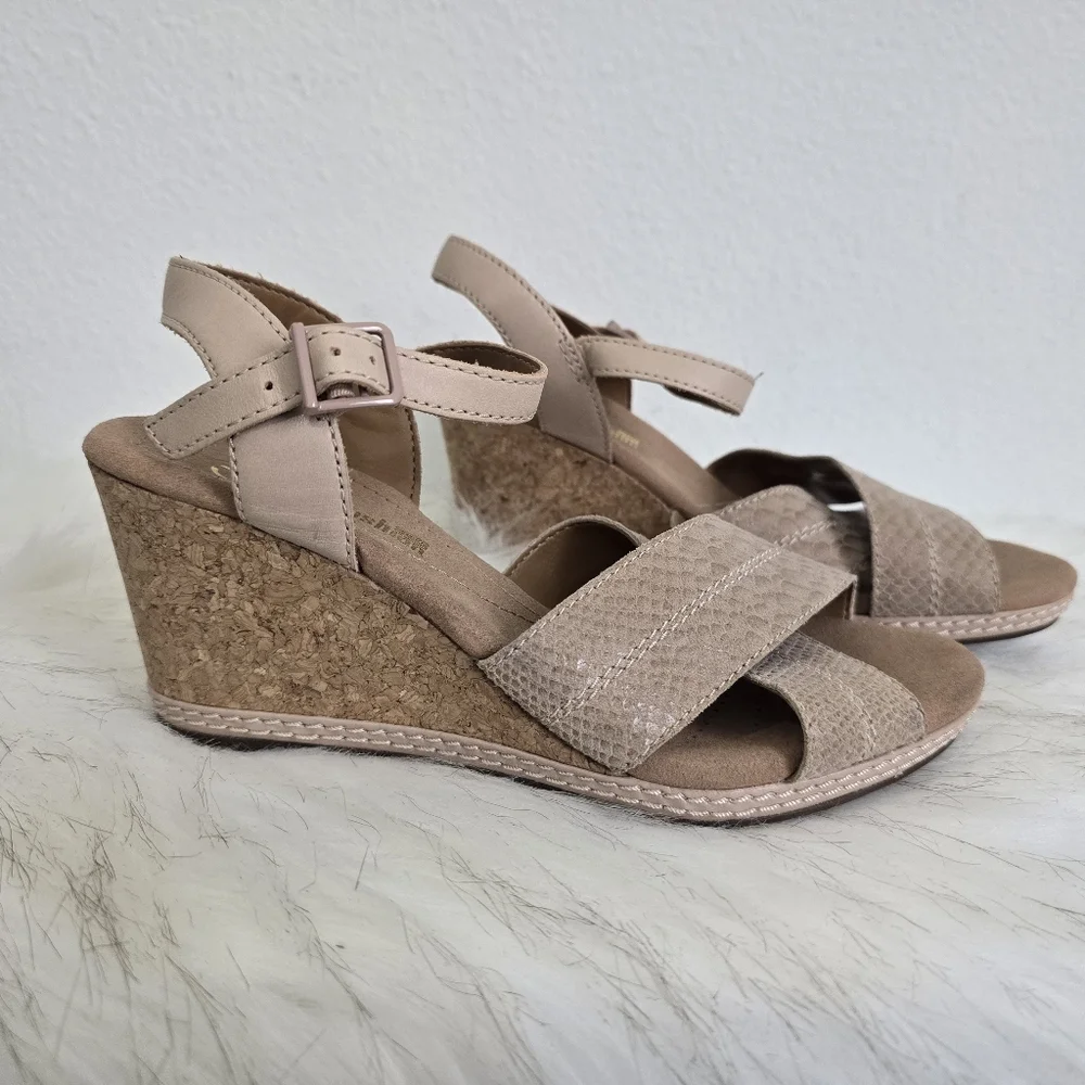 Clarks Helio Latitude Womens Nude Leather Wedge 6